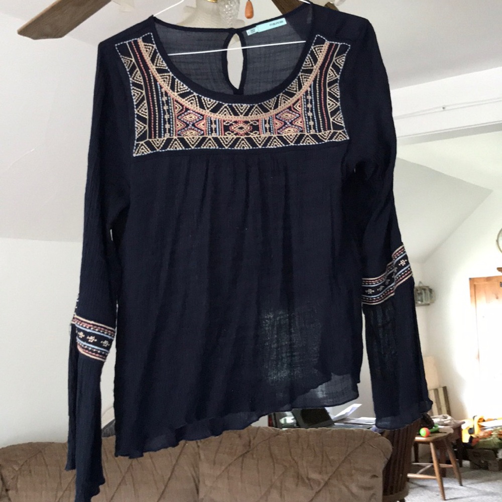 Maurice’s glared sleeve top